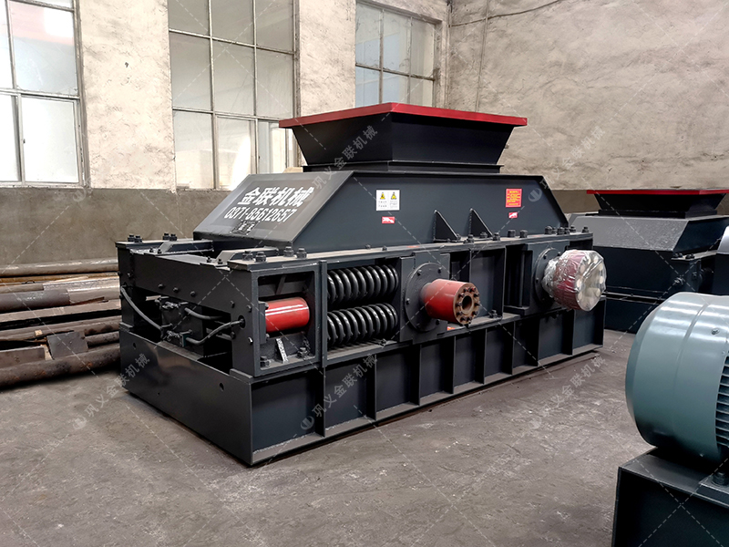 對(duì)輥機(jī)日產(chǎn)量多少？能出3mm以下機(jī)制砂嗎？