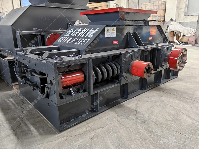 800x600中型對輥破碎機(jī)設(shè)備發(fā)貨圖片 