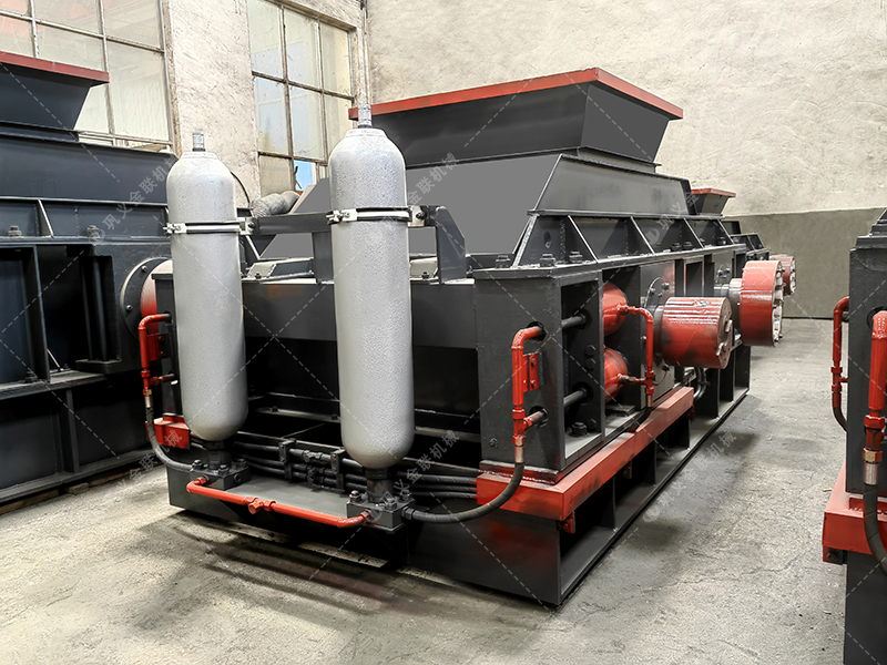 2PG1208大型液壓對輥制砂機發往河南洛陽