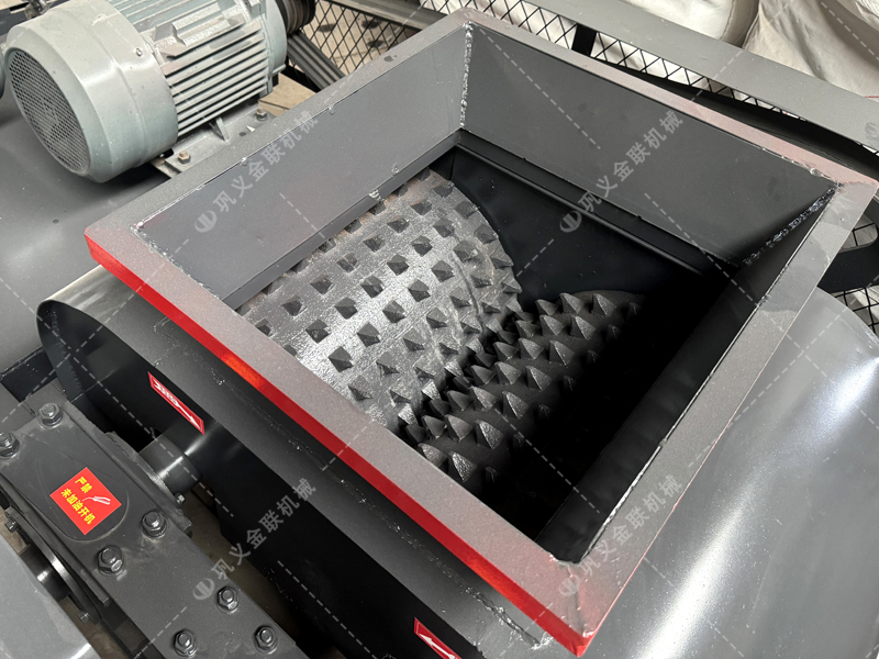 雙齒輥破碎機真的能“干濕通破”嗎?它的工作原理是什么? 雙齒輥破碎機真的能“干濕通破”嗎?它的工作原理是什么?